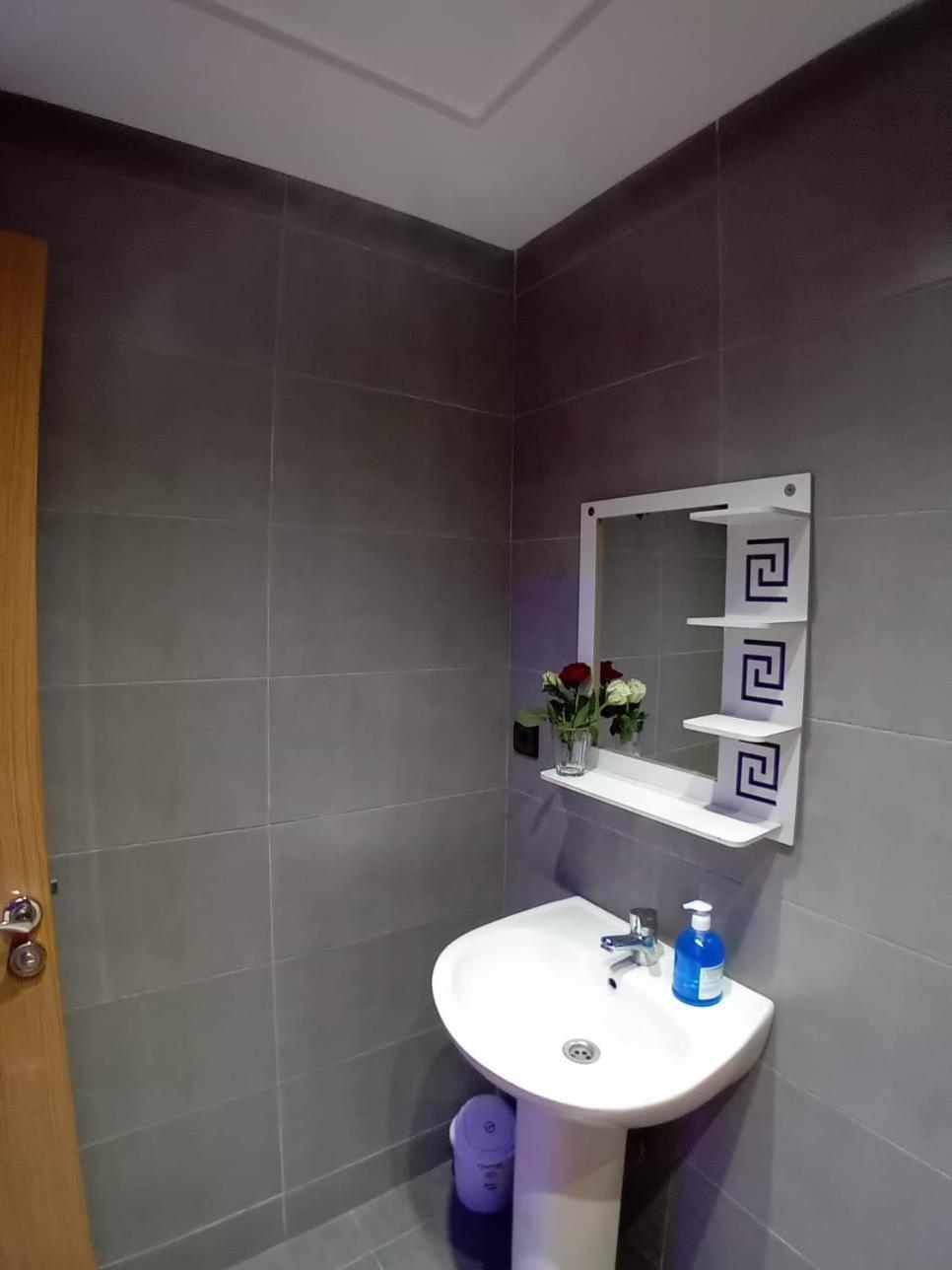 Beautiful Near Airport Apartment *